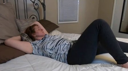 Зять ебет тещу и кончает ей на грудь