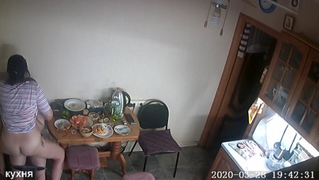 секс жены с кумом на скрытую камеру