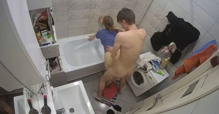 Запретный секс брата и сестры в ванной на скрытую камеру